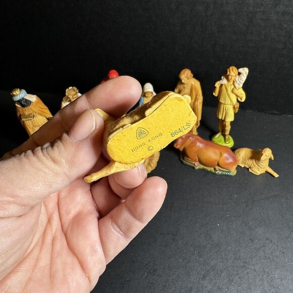 Vintage Nativity Set [Item 0044] - Picture 4 of 5